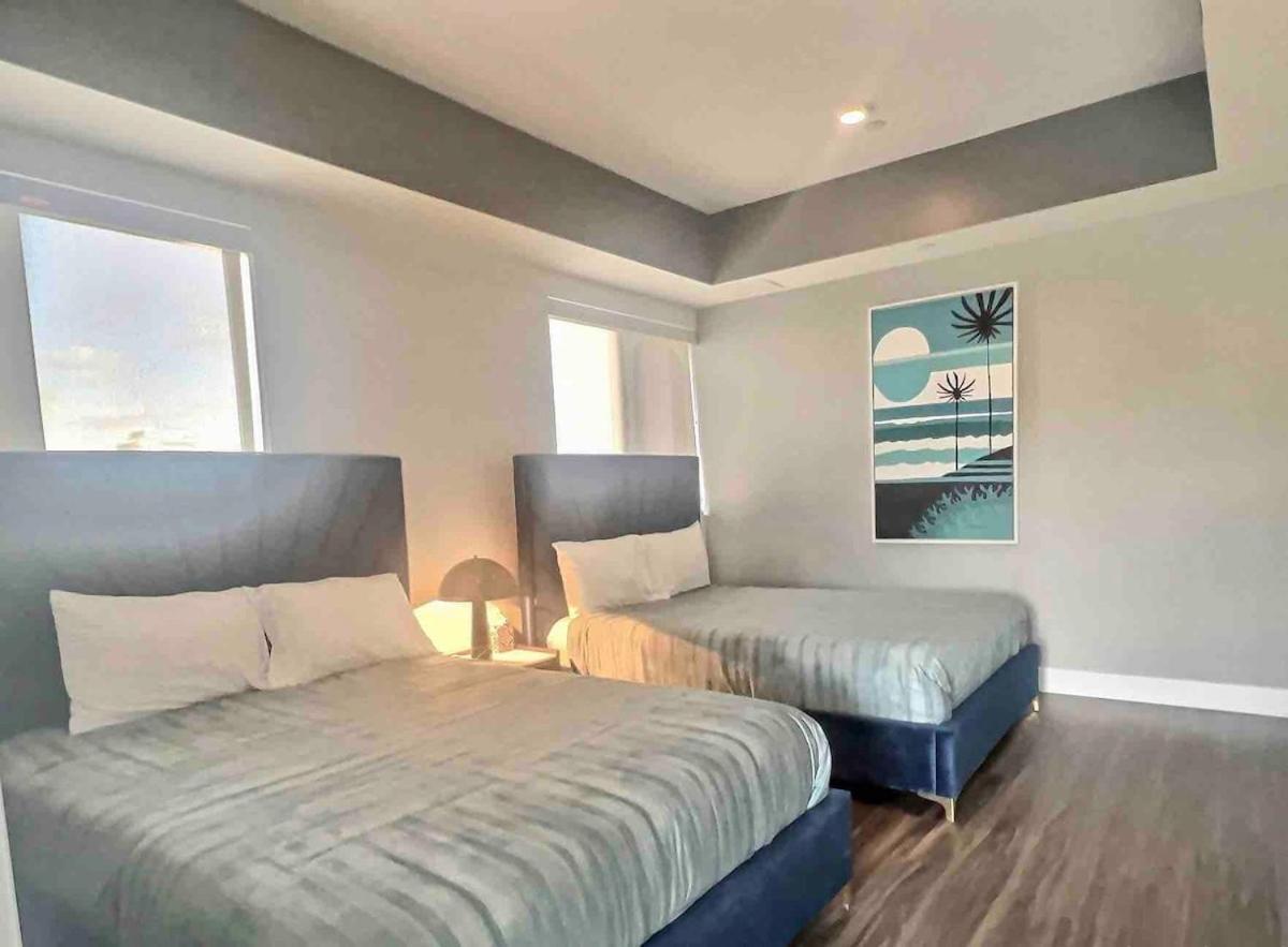 Apartahotel Penthouse With Hollywood Sign View 2 Bedrooms With 3 Beds
