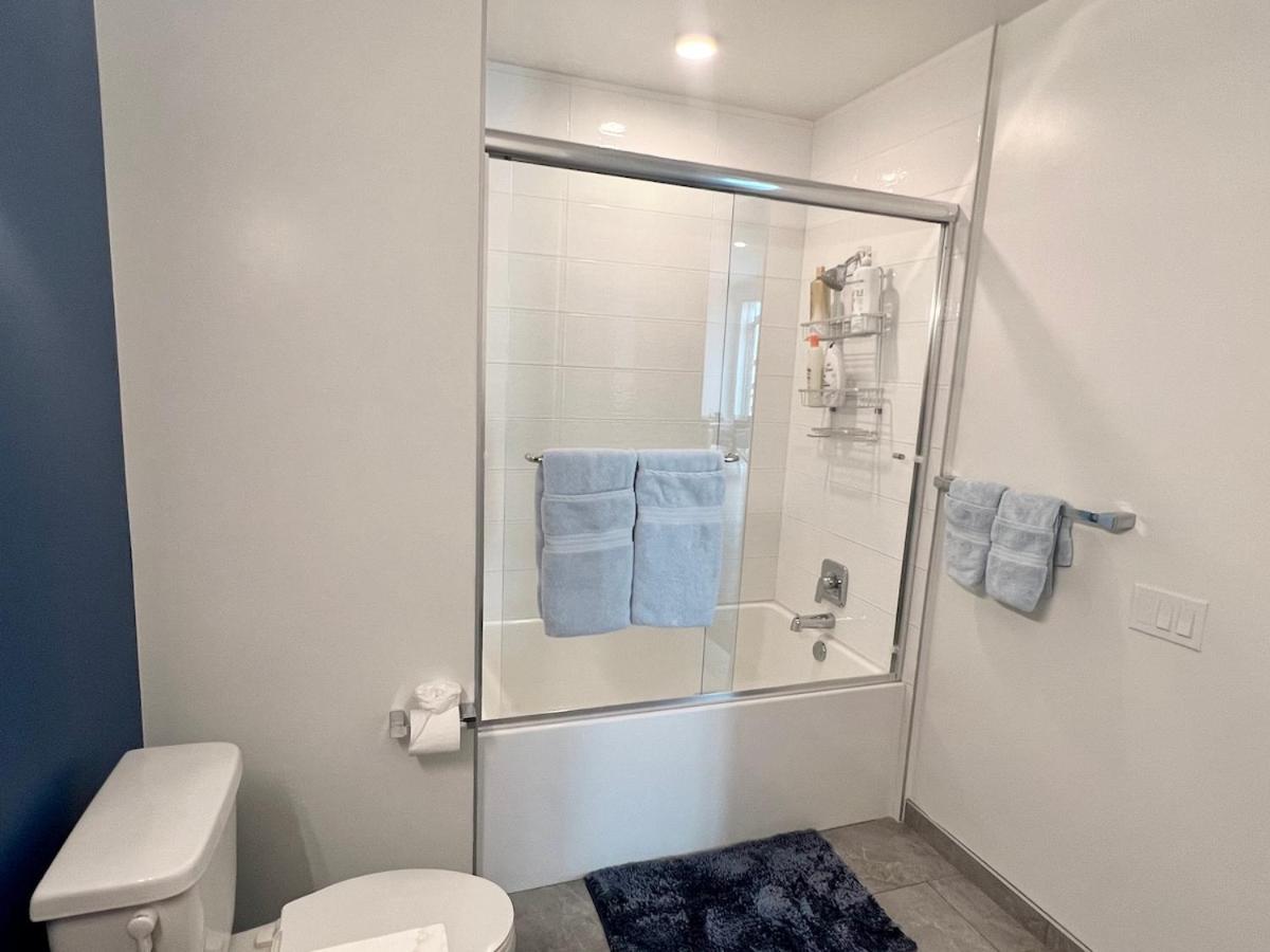Penthouse With Hollywood Sign View 2 Bedrooms With 3 Beds *