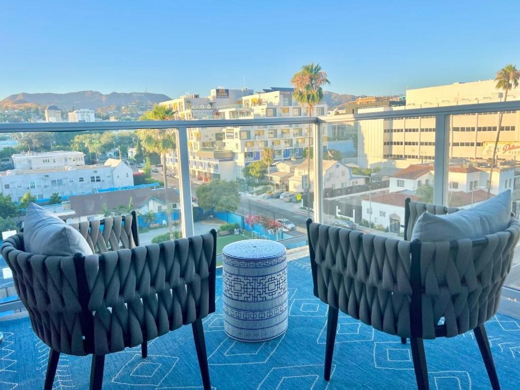 Penthouse With Hollywood Sign View 2 Bedrooms With 3 Beds Apartahotel Los Ángeles