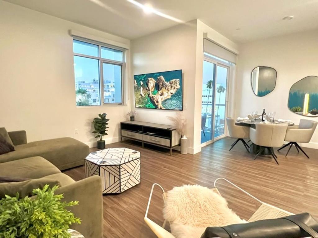 Apartahotel Penthouse With Hollywood Sign View 2 Bedrooms With 3 Beds *