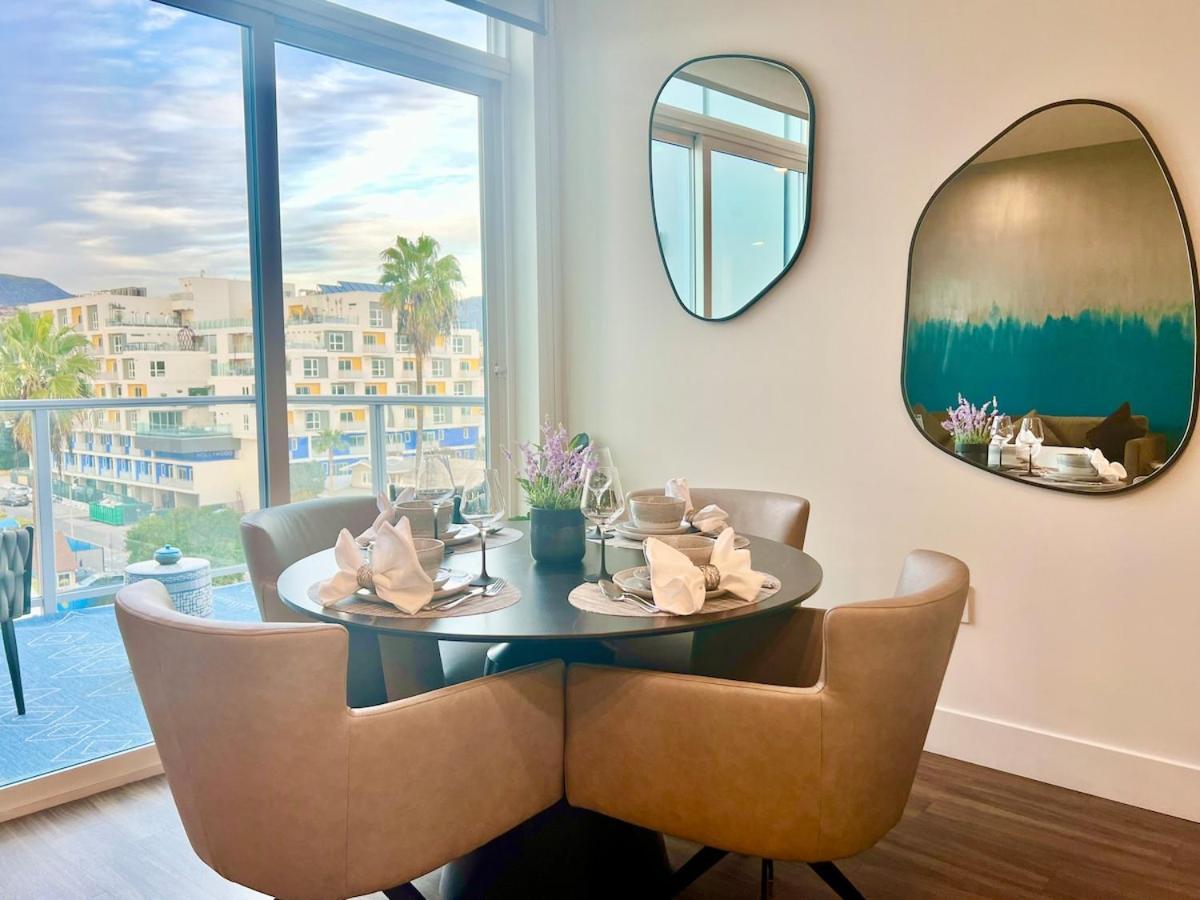 Penthouse With Hollywood Sign View 2 Bedrooms With 3 Beds *
